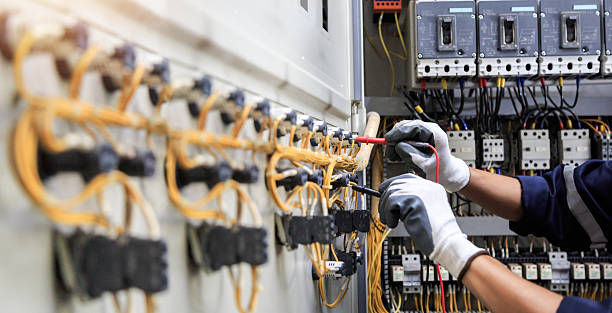 Professional Electrician technician working in Ashland, OH